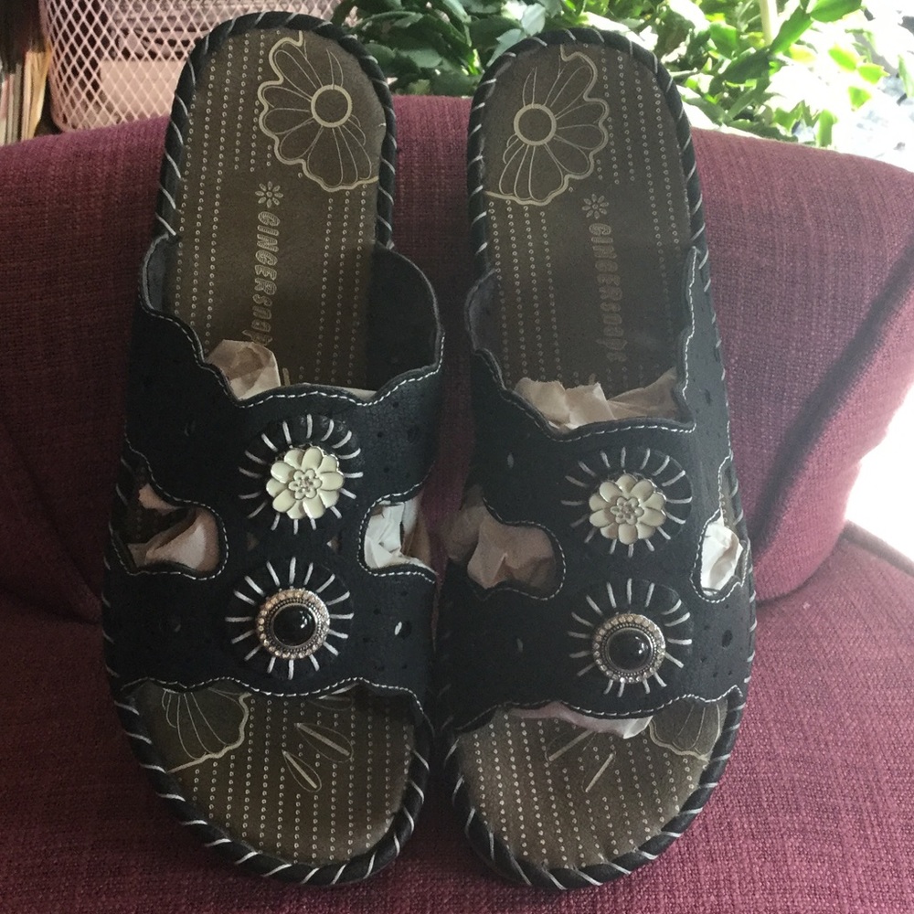 Black GINGERSNAPS Sandals Size 9